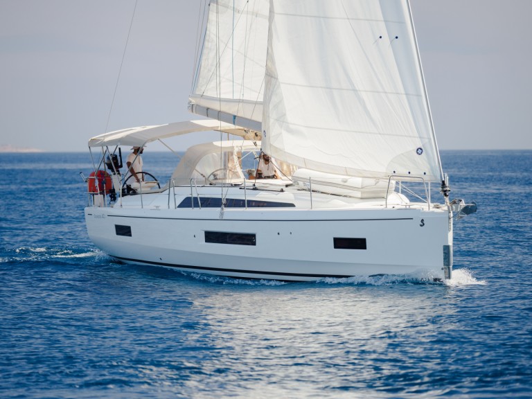Yacht hire Alimos cheap Oceanis 40.1