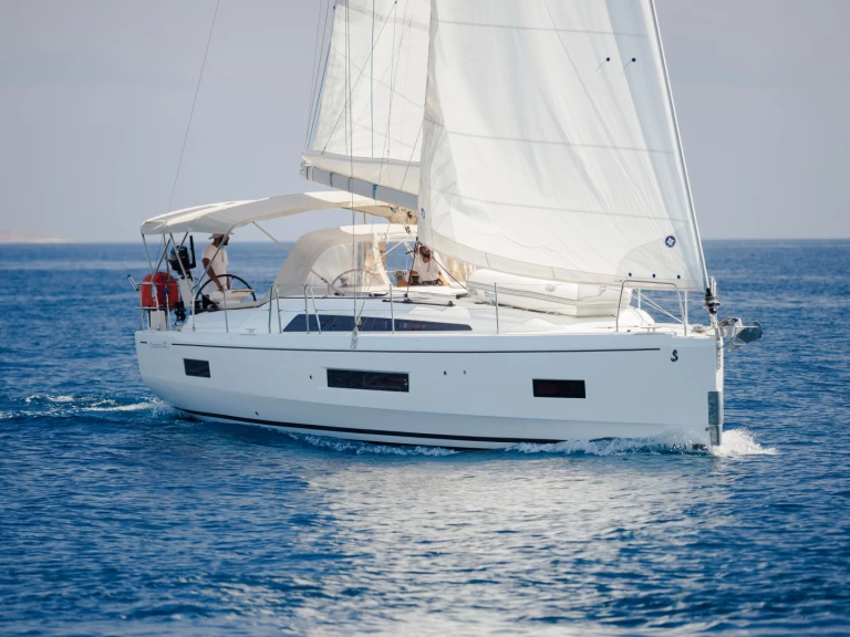 Yacht hire Alimos cheap Oceanis 40.1
