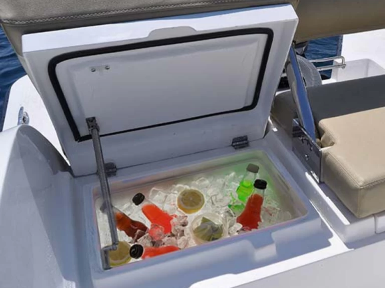 Yacht hire San Antonio Port cheap 5.0 SPORT