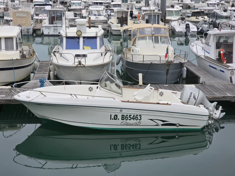 Hire Motorboat Jeanneau with a boat licence