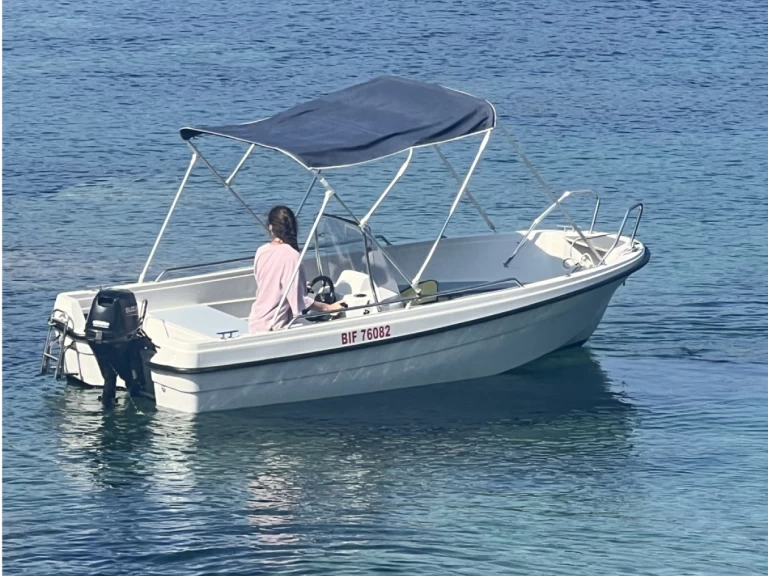 Yacht hire Galéria cheap 445 C