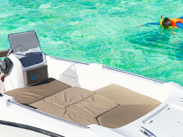 Hire Motorboat V2 BOATS with a boat licence