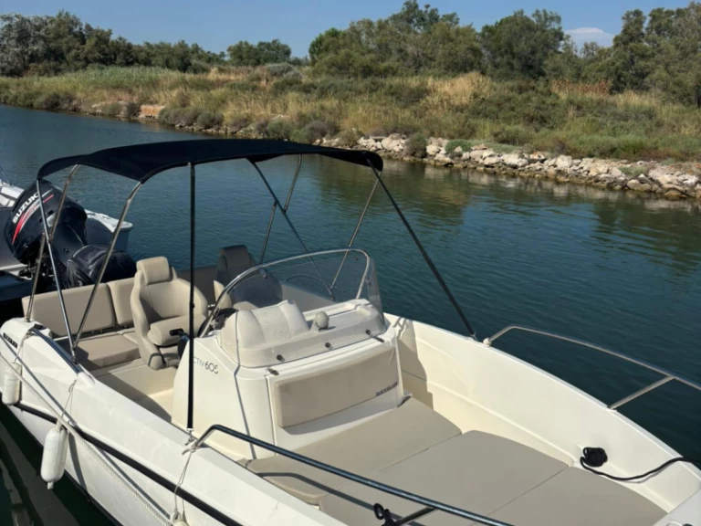 Hire Motorboat Quicksilver with a boat licence