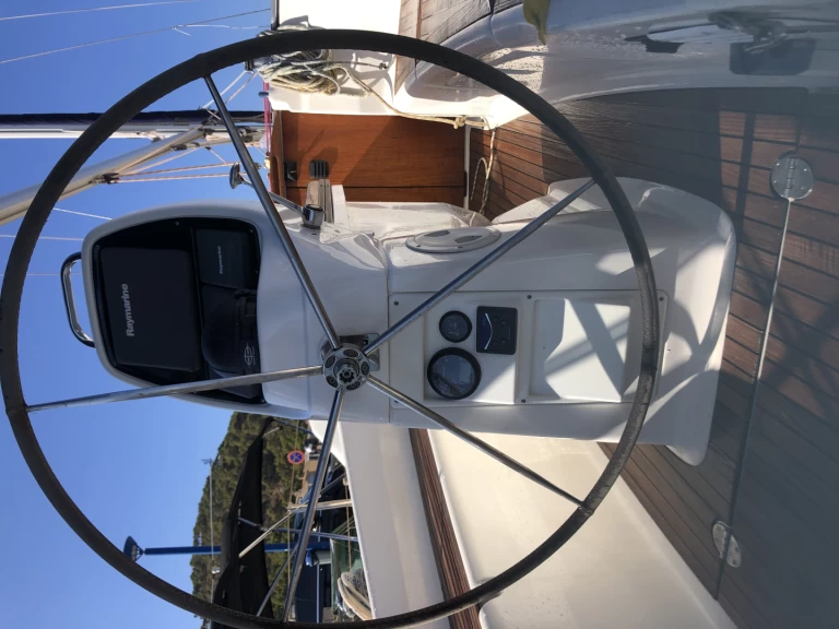 Hire a Bavaria Bavaria 32 Cruiser Port d'Andratx