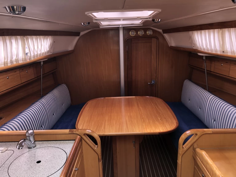 Yacht hire Port d'Andratx cheap Bavaria 32 Cruiser