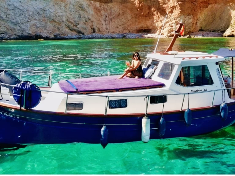 Yacht hire Palma de Mallorca cheap MYABCA 32