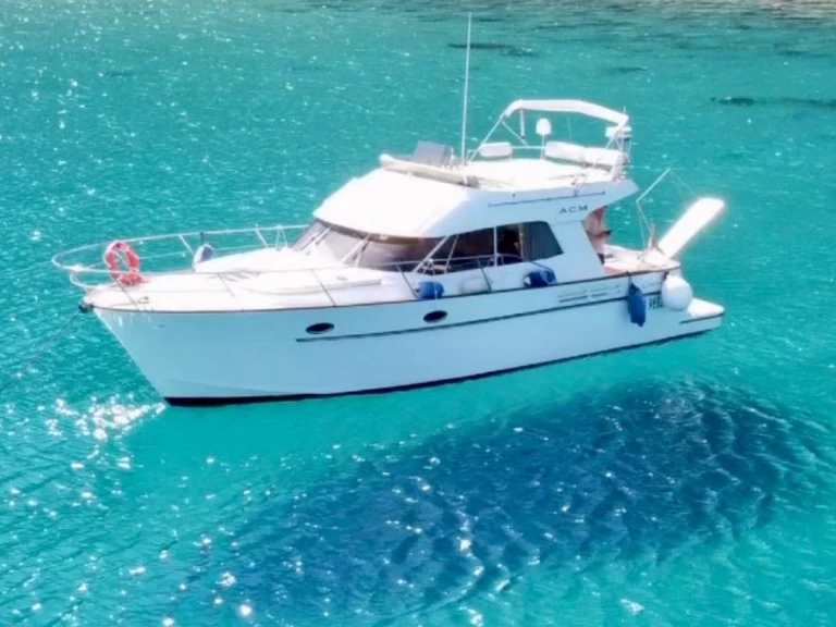 Hire Motorboat ACM with a boat licence