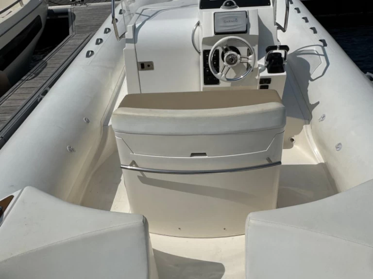 Hire a Capelli Tempest 1000 CC Porto-Vecchio