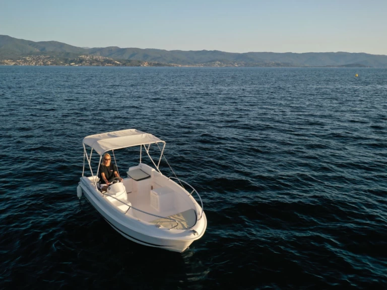 Charter a B2 Marine 452 Open in Appietto on Samboat