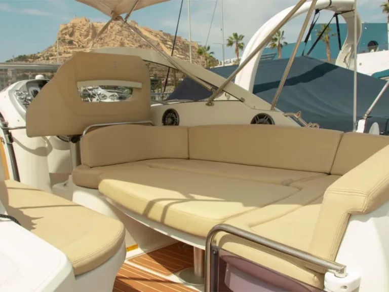Hire a Bénéteau Monte Carlo 27 Alicante