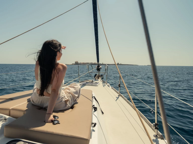Sailboat to hire Santa Pola at the best price