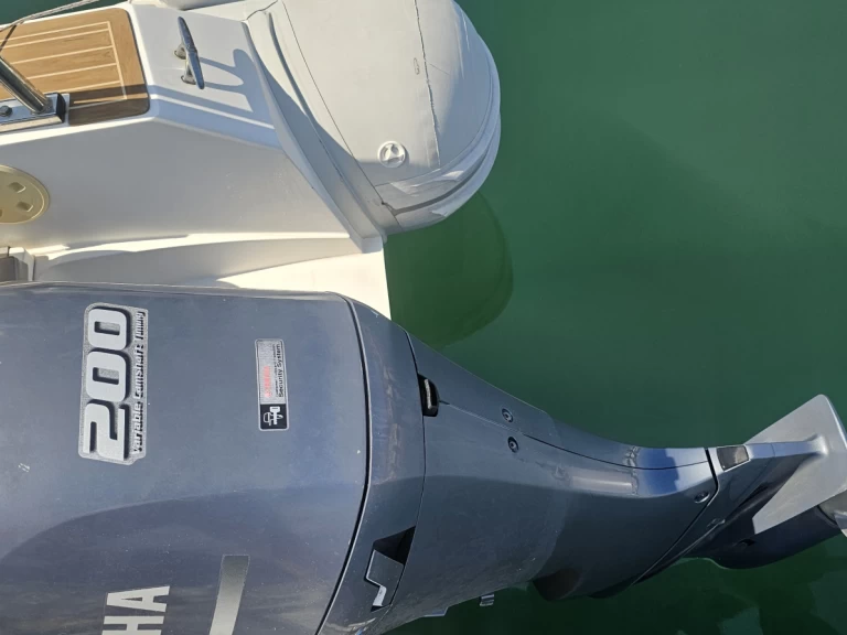 Hire RIB Capelli with a boat licence