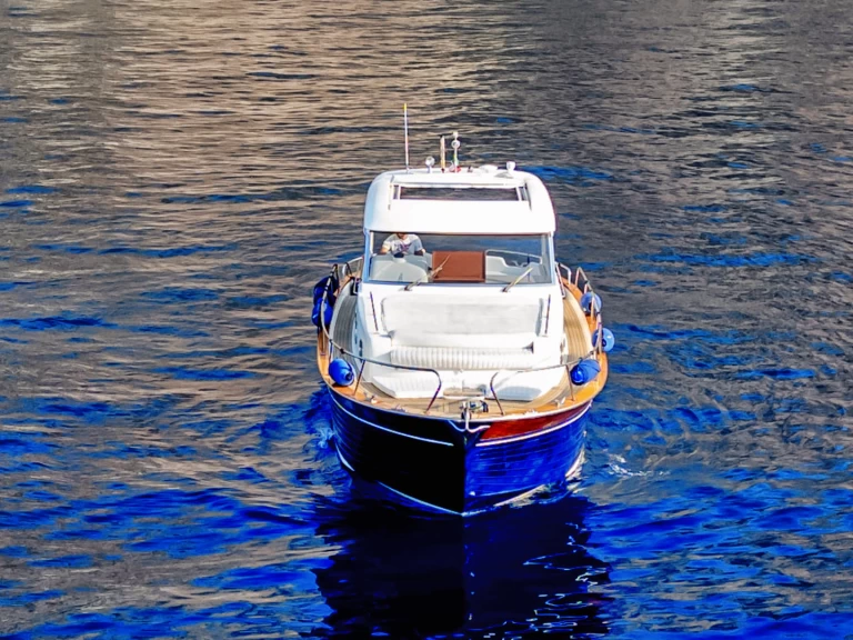Motorboat to hire Massa Lubrense at the best price