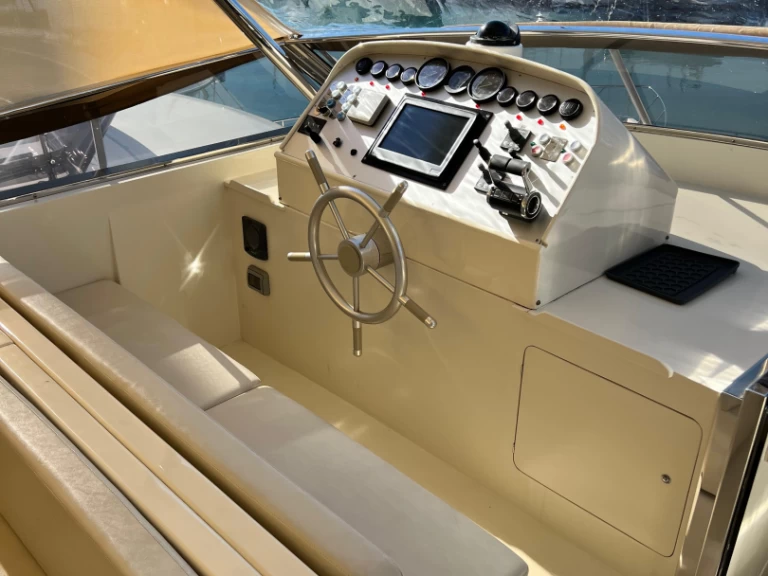 Yacht charter Porto di Salerno - Falcon falcon 80 on SamBoat