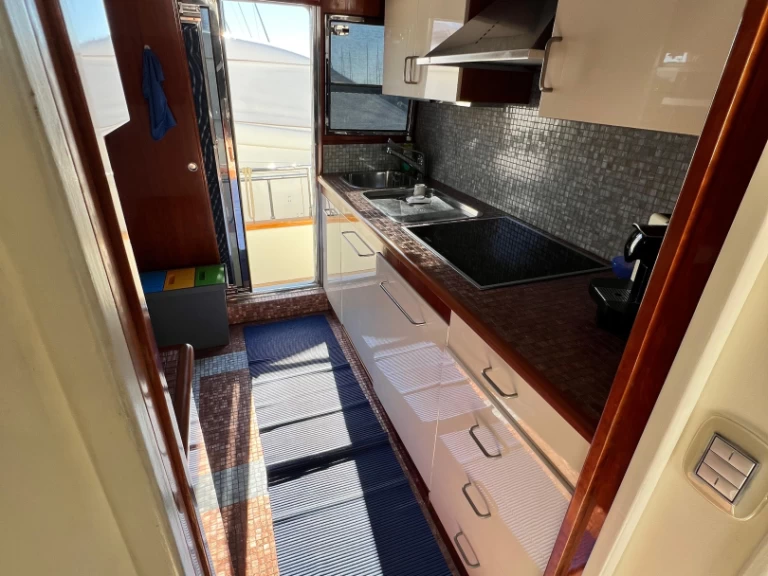 Yacht hire Porto di Salerno cheap falcon 80