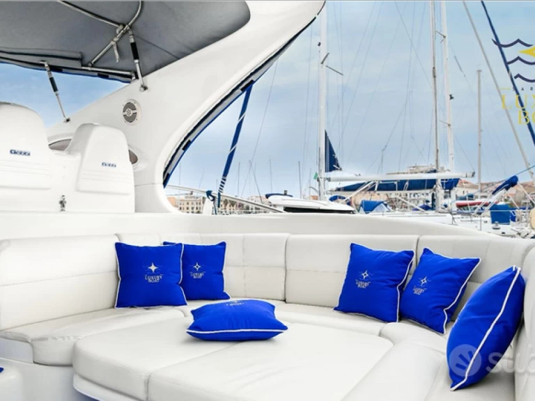 Motorboat to hire Puntone at the best price