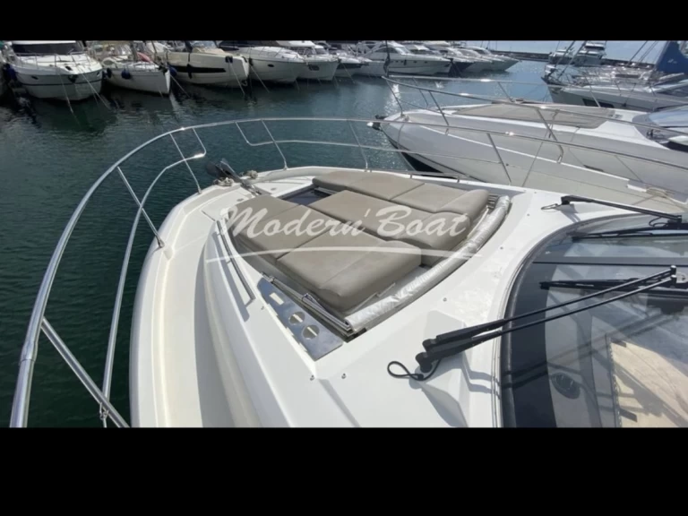 Luxury Yacht to hire Mandelieu-la-Napoule at the best price