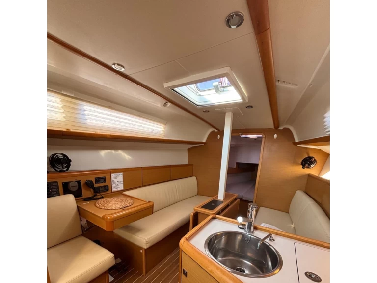 Sailboat hire in Gouvia - Jeanneau Sun Odyssey 33i
