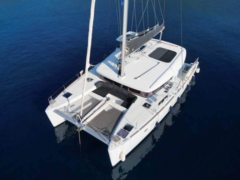Hire Catamaran Lagoon with a boat licence