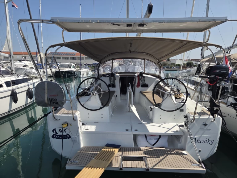 Hire Sailboat with or without skipper Jeanneau Pirovac