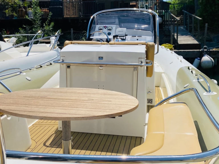 RIB hire in Port Grimaud - Zodiac Medline 8.5