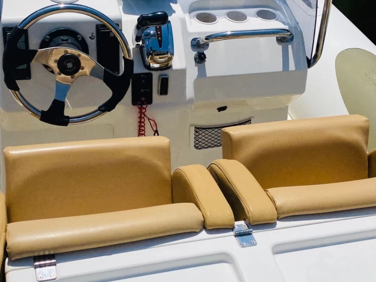 Charter a Zodiac Medline 8.5 in Port Grimaud on Samboat
