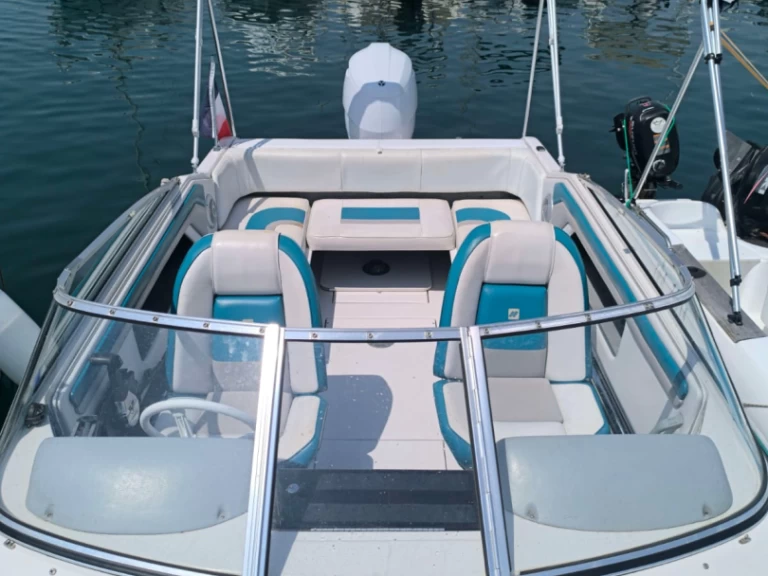 Motorboat hire in Saint-Raphaël - Four Winns Sundowner 195