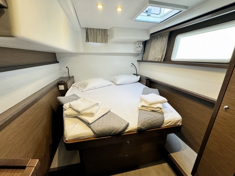 Yacht charter Nikiána - Lagoon Lagoon 450 Sport Top on SamBoat