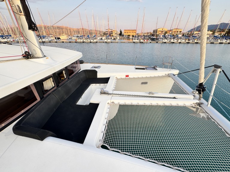 Hire a Lagoon Lagoon 450 Sport Top Nikiána