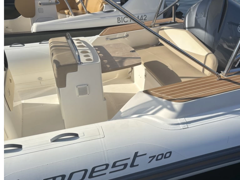 Hire RIB Capelli with a boat licence