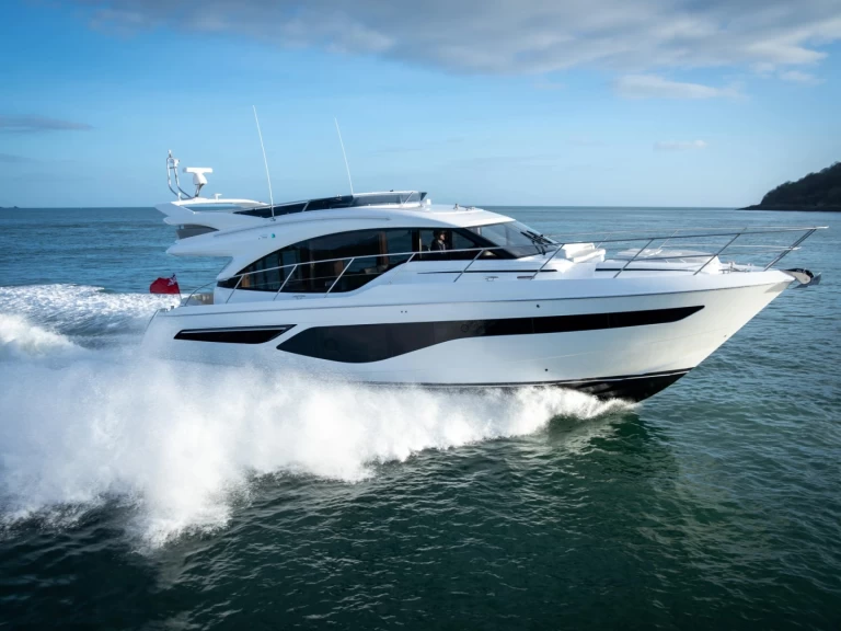 Yacht charter Antibes - Princess F55 on SamBoat