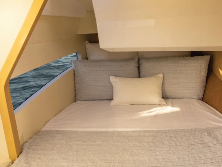 Hire Motorboat with or without skipper Aquila Saint-Raphaël