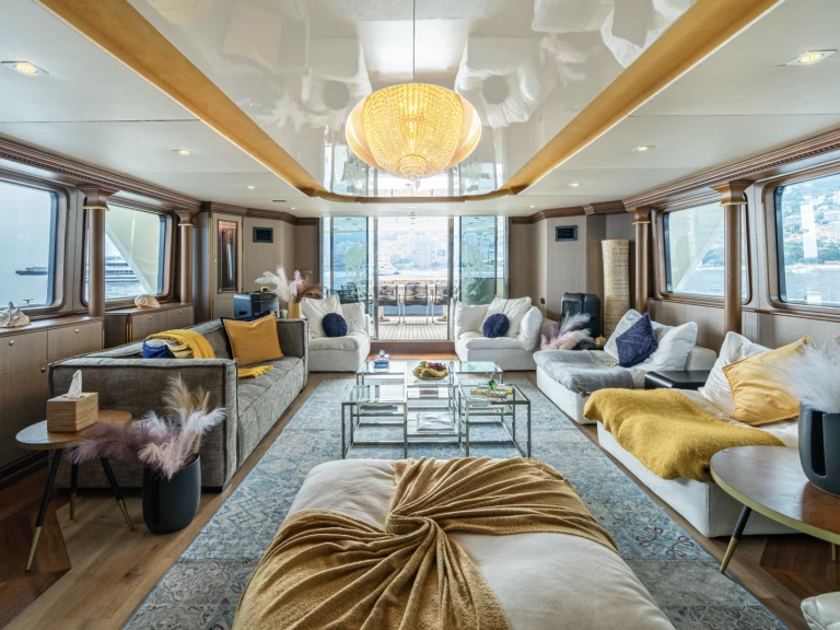Luxury Yacht to hire Cannes at the best price