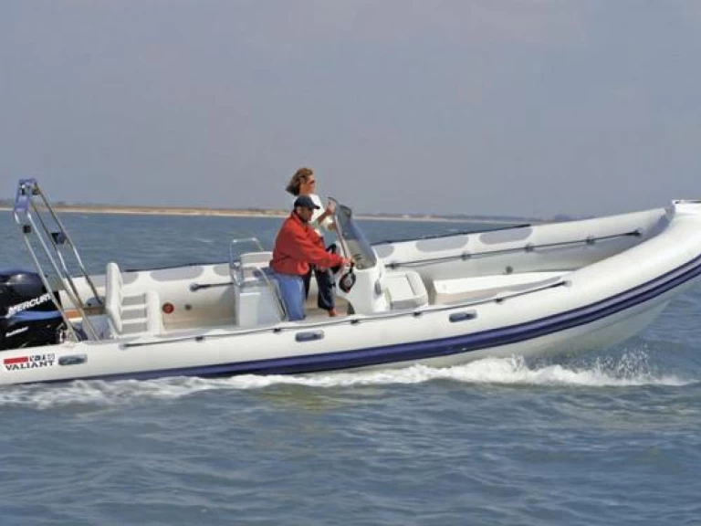 Charter a Valiant Valiant 750 Cruiser in Arzon on Samboat