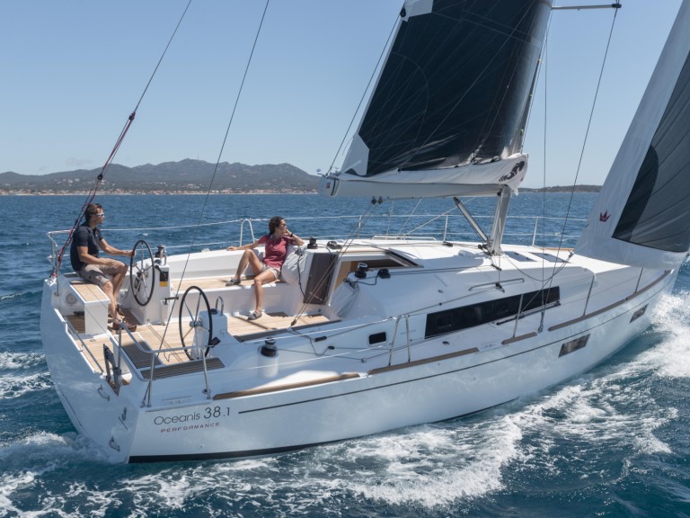 Yacht charter Procida - Bénéteau Oceanis 38 on SamBoat