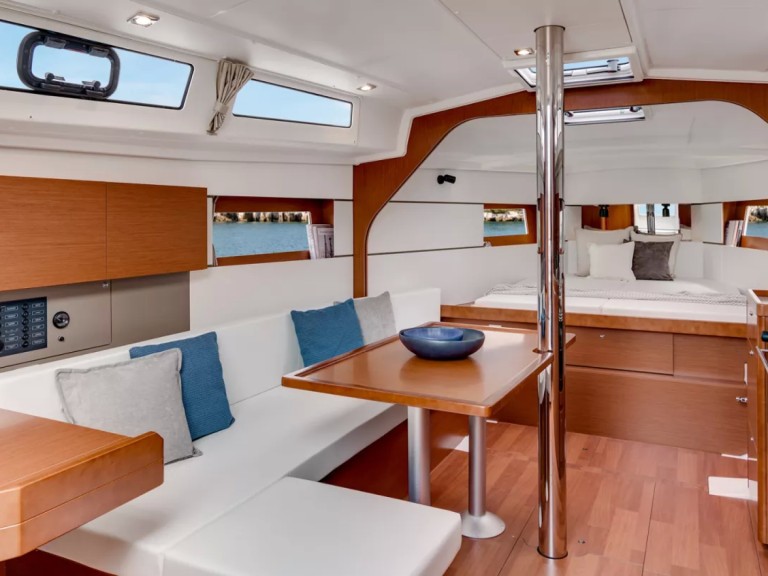Yacht hire Procida cheap Oceanis 38