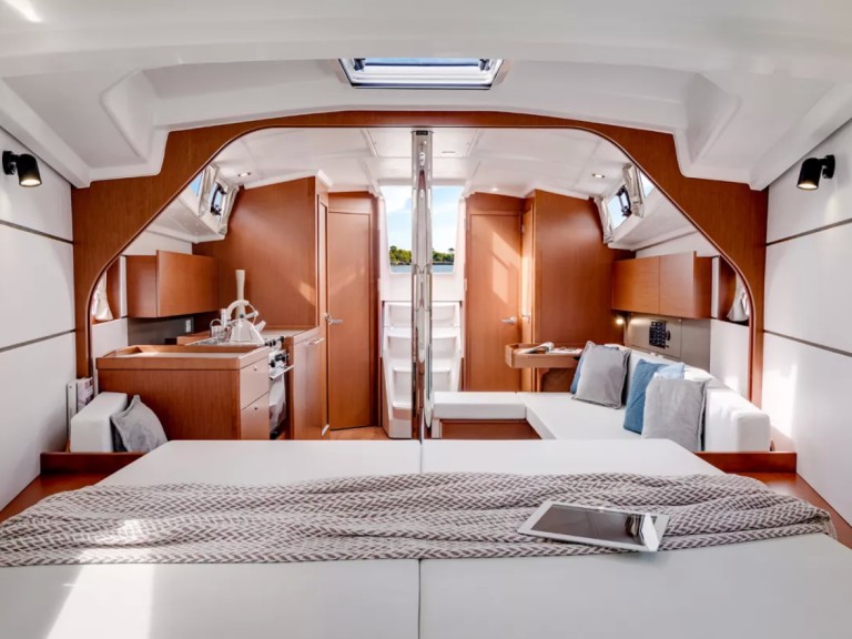 Charter a Bénéteau Oceanis 38 in Procida on Samboat