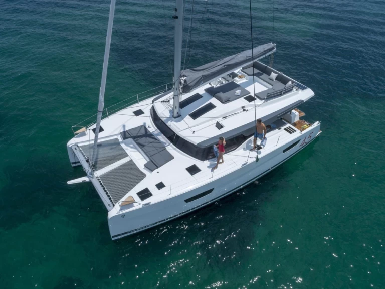 Hire Catamaran Fountaine Pajot with a boat licence