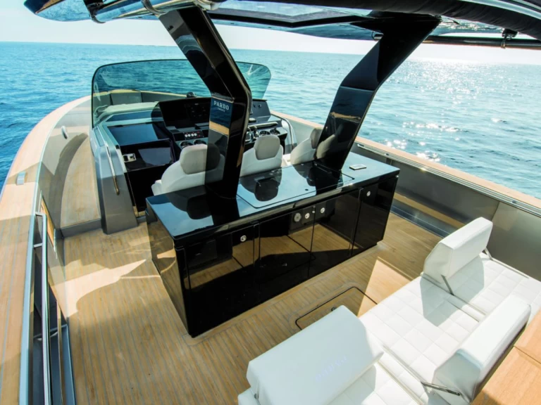 Hire Motorboat Cantiere Del Pardo with a boat licence