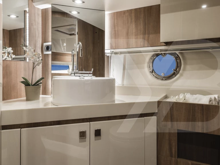 Hire a Cranchi Eco Trawler Long Distance 43 Marina de Portimão