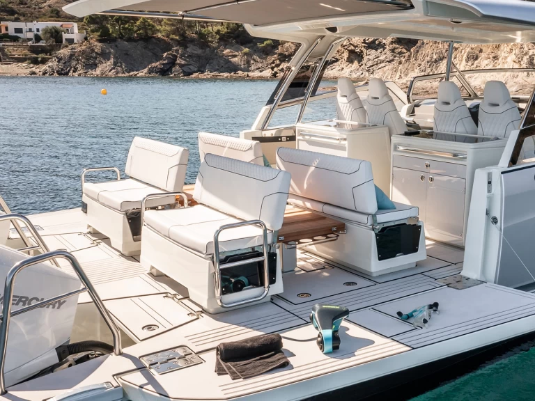 Motorboat to hire Saint-Raphaël at the best price
