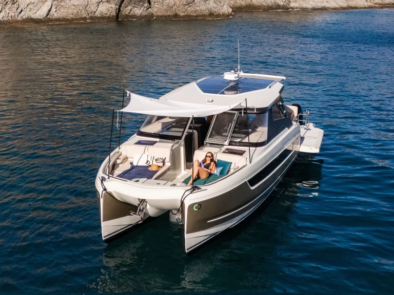 Yacht charter Saint-Raphaël - YOT 41 on SamBoat