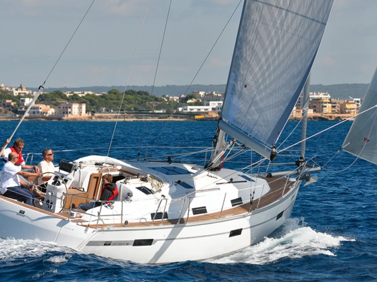 Hire Sailboat Bavaria with a boat licence