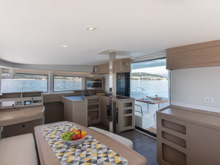 Catamaran hire in Bonifacio - Lagoon Lagoon 38