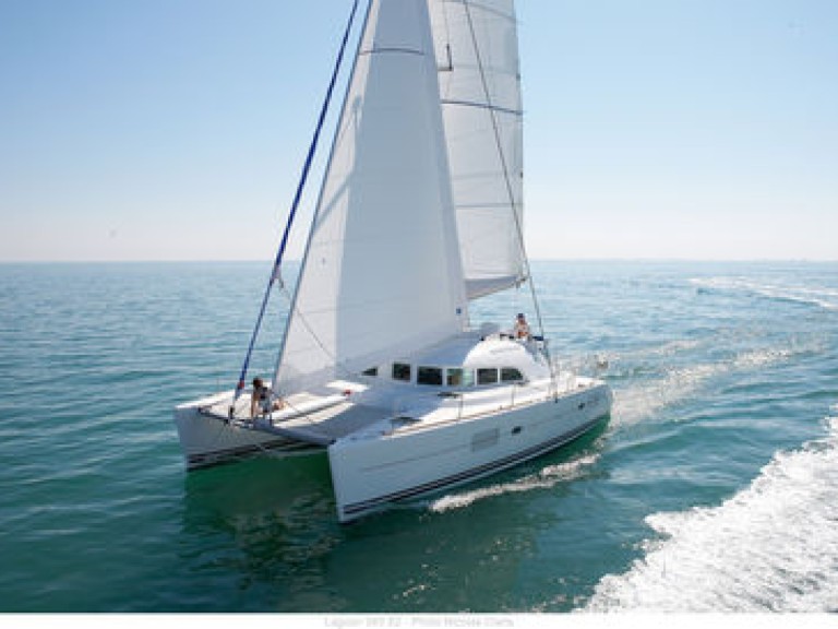 Charter a Lagoon Lagoon 38 in Bonifacio on Samboat