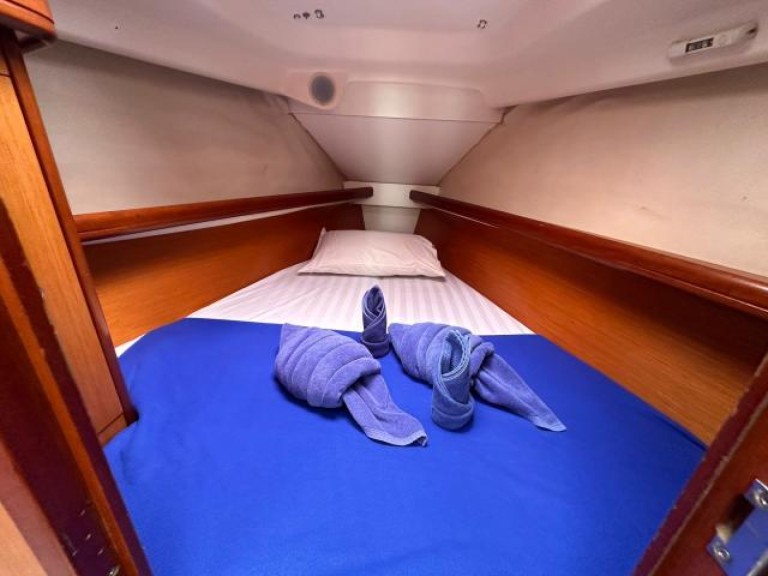 Hire a Jeanneau OCEANIS 323 (2 CAB) Mai Khao