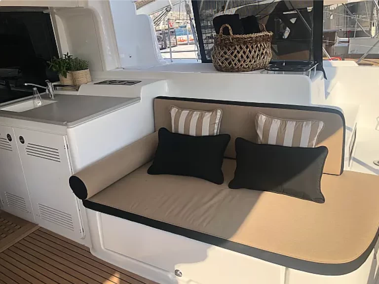 Catamaran hire in Piso Livadi - Lagoon Lagoon 46/10 - Skippered 