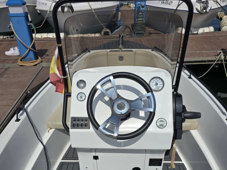 Hire Motorboat with or without skipper Santander Boats Bay of Santander