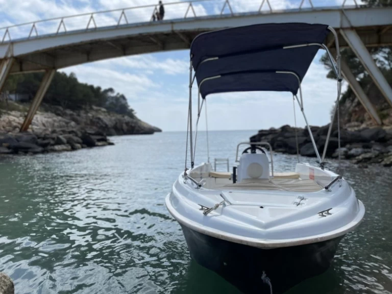 Hire a Compass 400 GT Bay of Santander