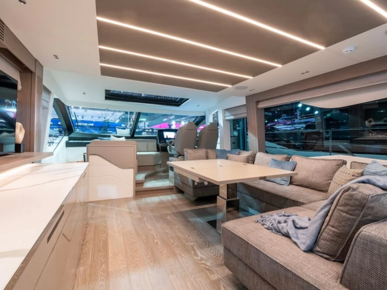 Hire Luxury Yacht Sunseeker with a boat licence